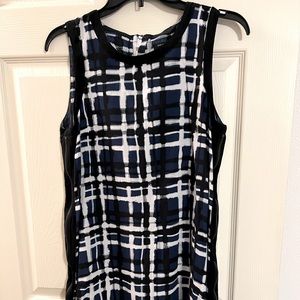 Fun, flirty side zip dress!
